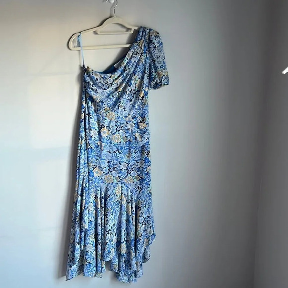 ASTR The Label  Santorini Floral One Shoulder dress - Picture 3 of 12